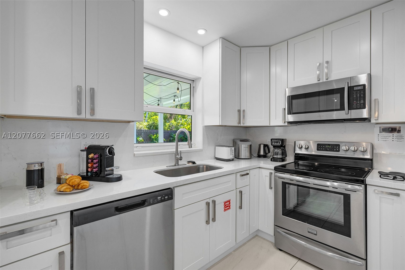 220 NE 10th Ave, Hallandale Beach FL 33009