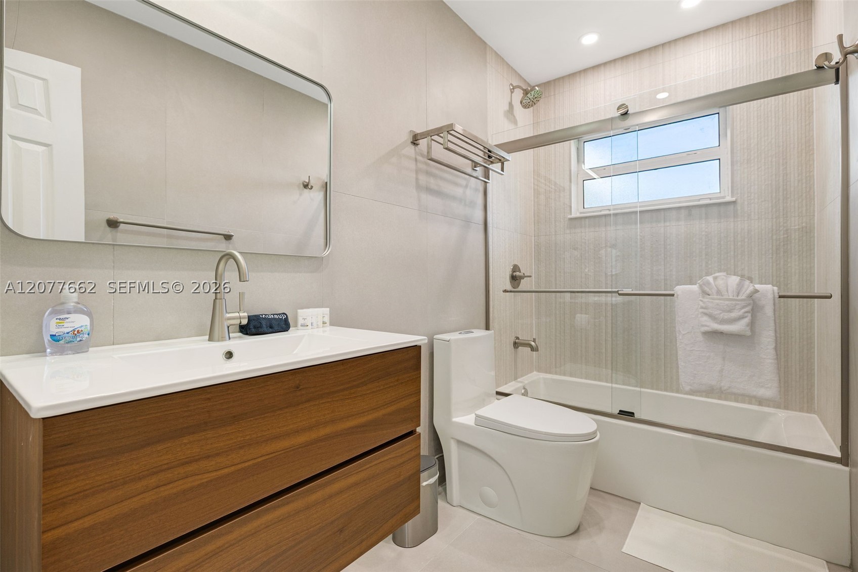 220 NE 10th Ave, Hallandale Beach FL 33009
