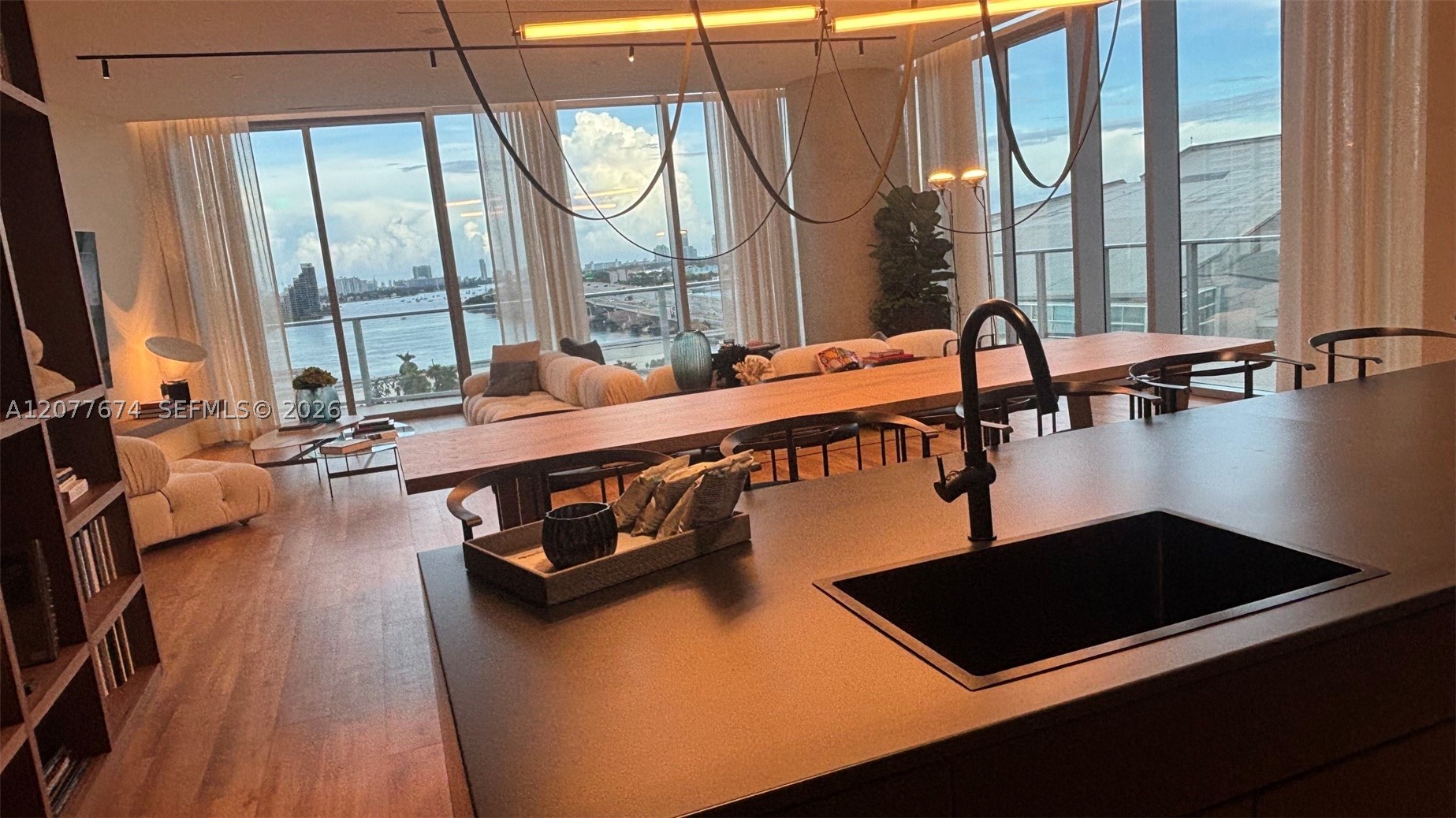 1400 Biscayne Blvd #2106, Miami FL 33132