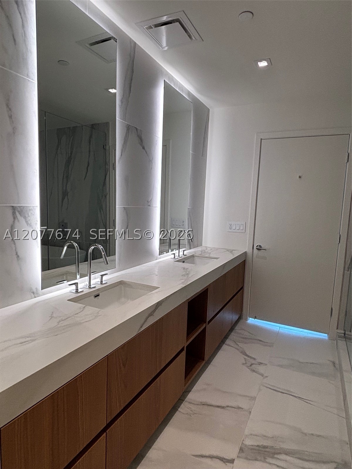 1400 Biscayne Blvd #2106, Miami FL 33132