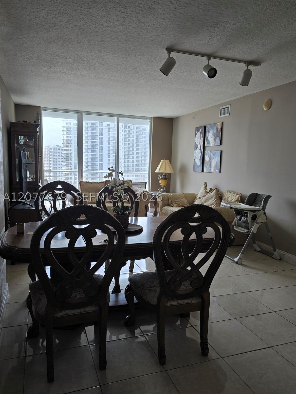 325 S Biscayne Blvd #3115, Miami FL 33131