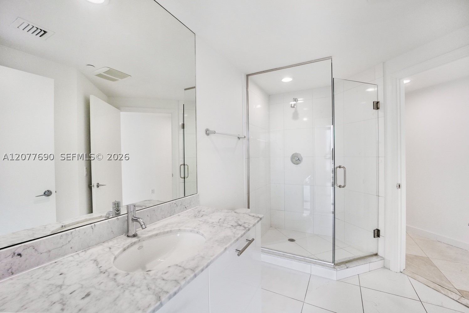55 SE 6th St #3901, Miami FL 33131