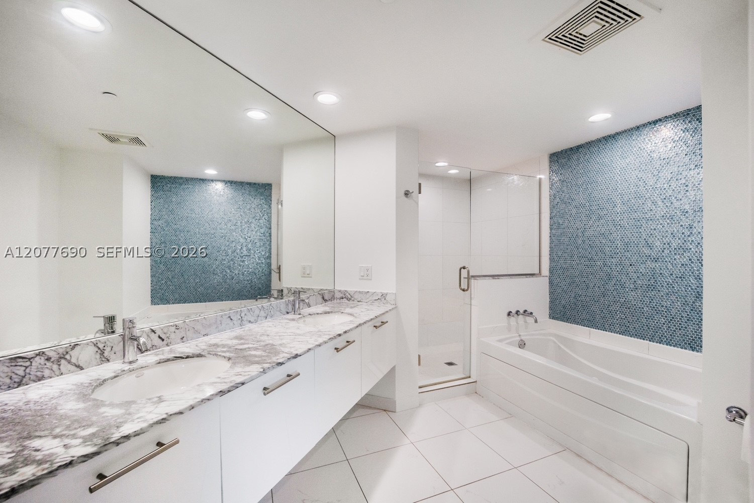 55 SE 6th St #3901, Miami FL 33131