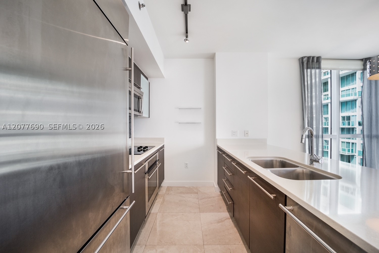 55 SE 6th St #3901, Miami FL 33131