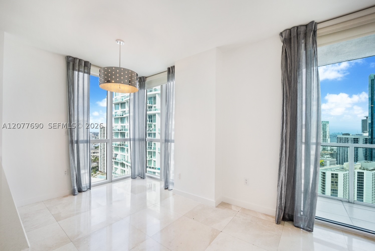 55 SE 6th St #3901, Miami FL 33131