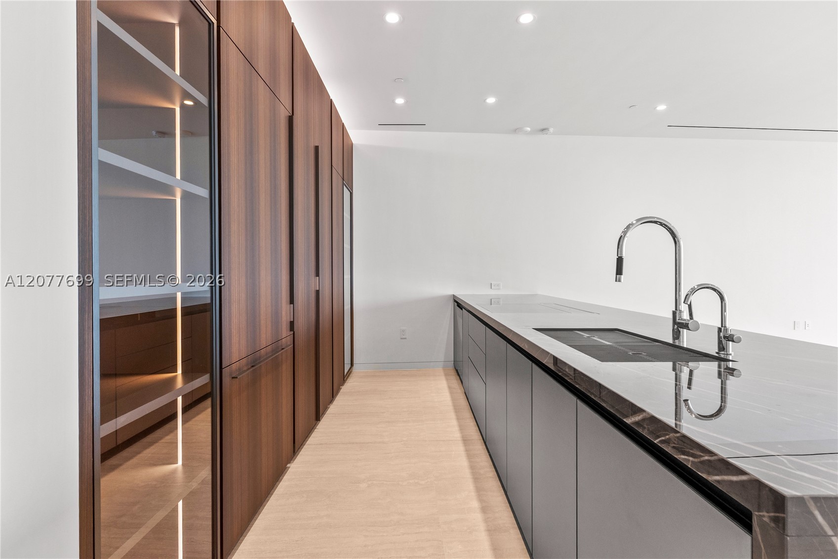 5 Grove ISle #L405, Miami FL 33133