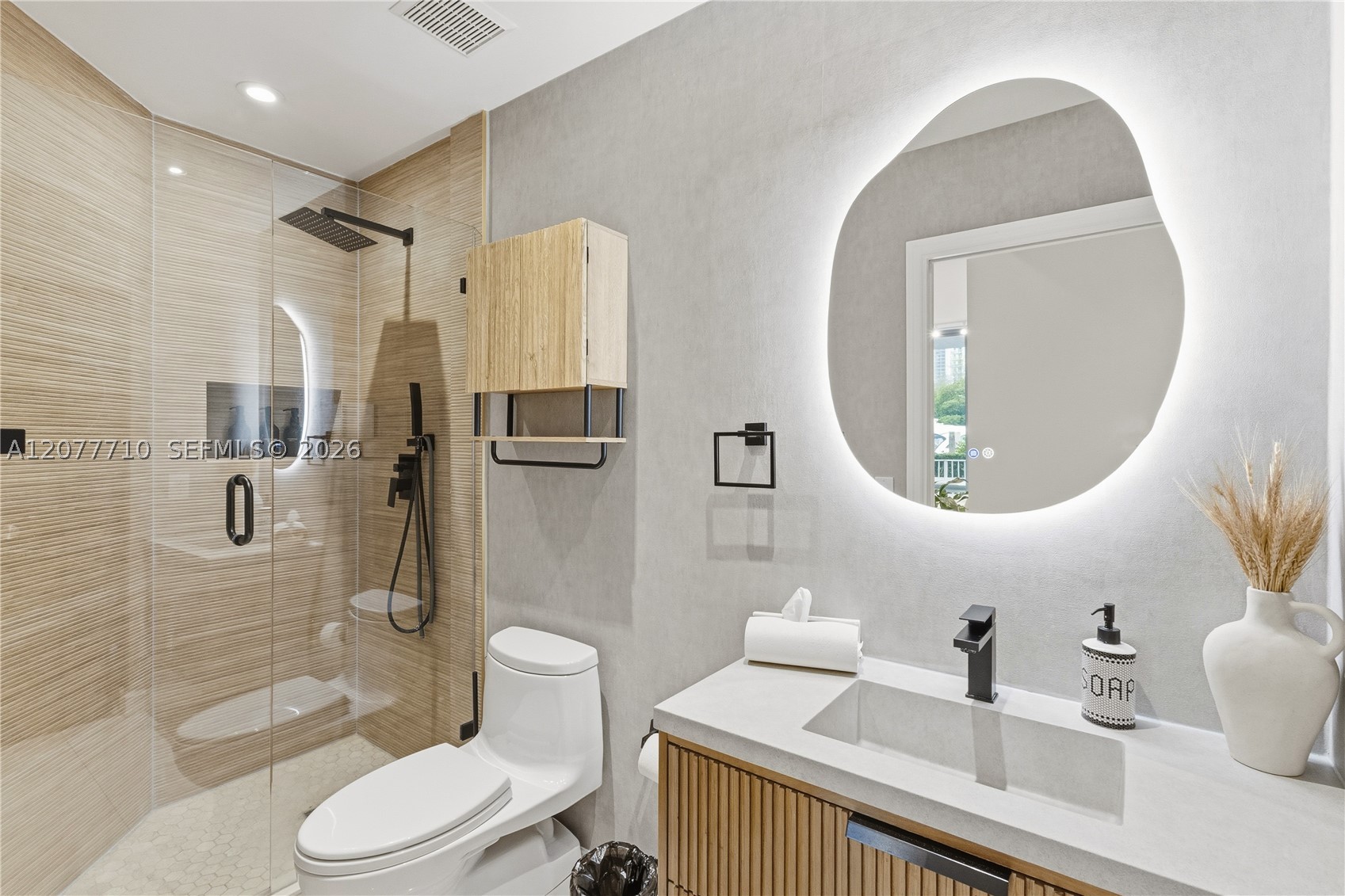 3500 Mystic Pointe Dr #104, Aventura FL 33180