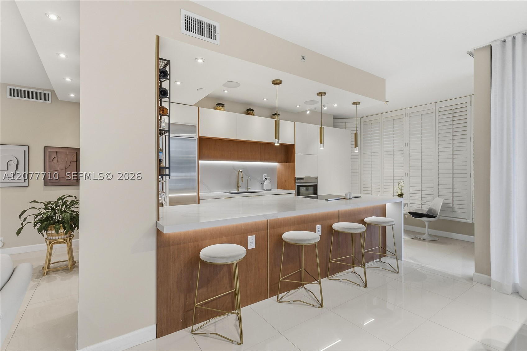 3500 Mystic Pointe Dr #104, Aventura FL 33180