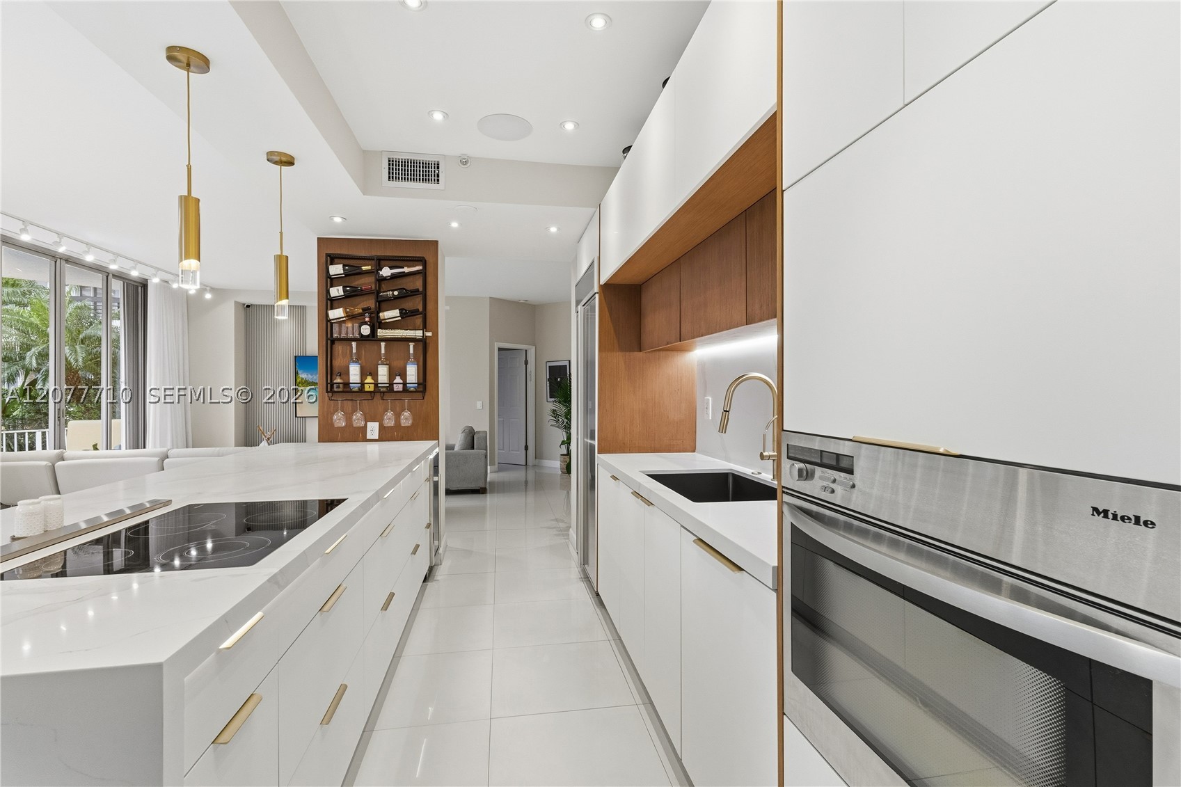 3500 Mystic Pointe Dr #104, Aventura FL 33180