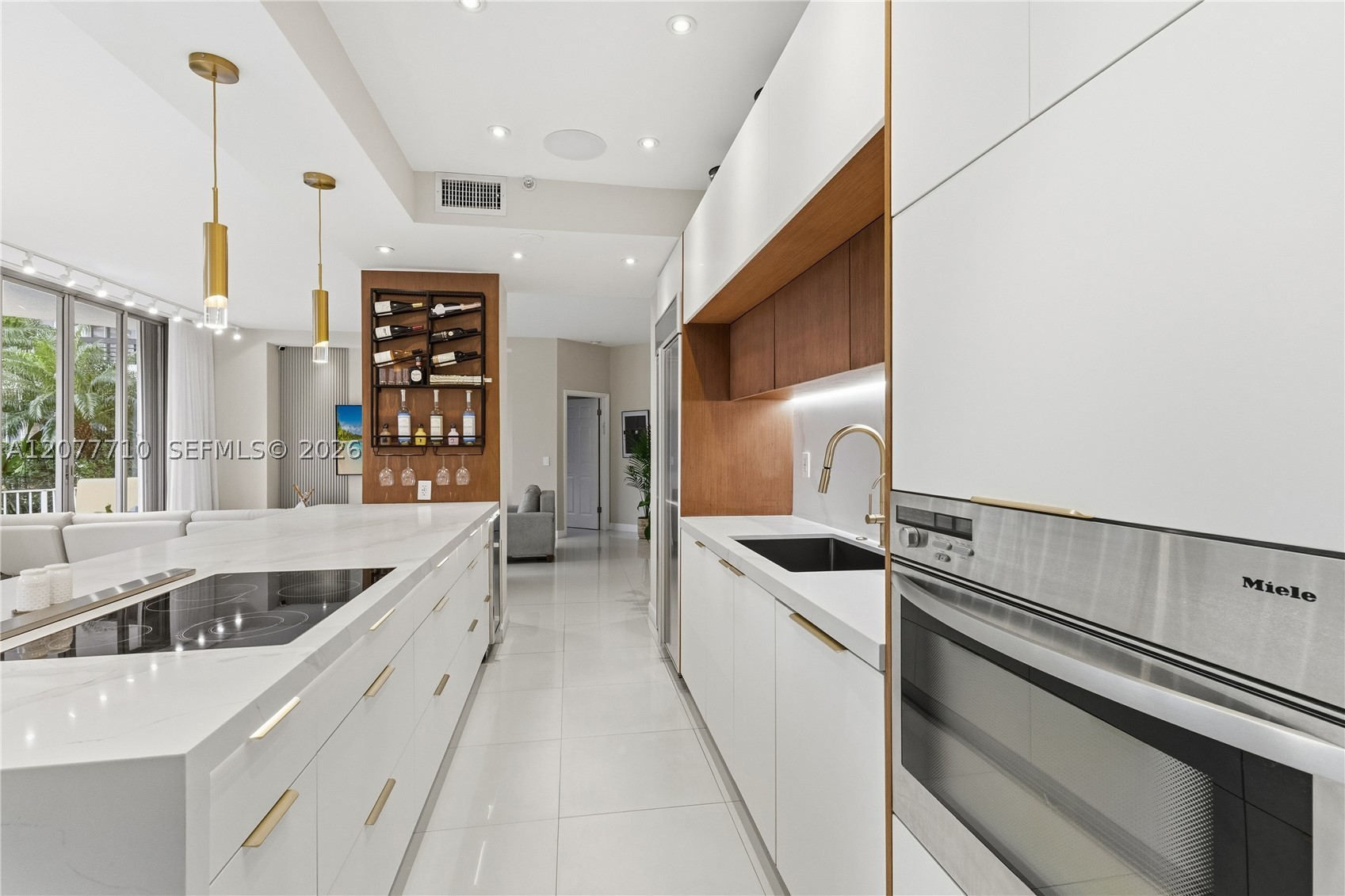 3500 Mystic Pointe Dr #104, Aventura FL 33180
