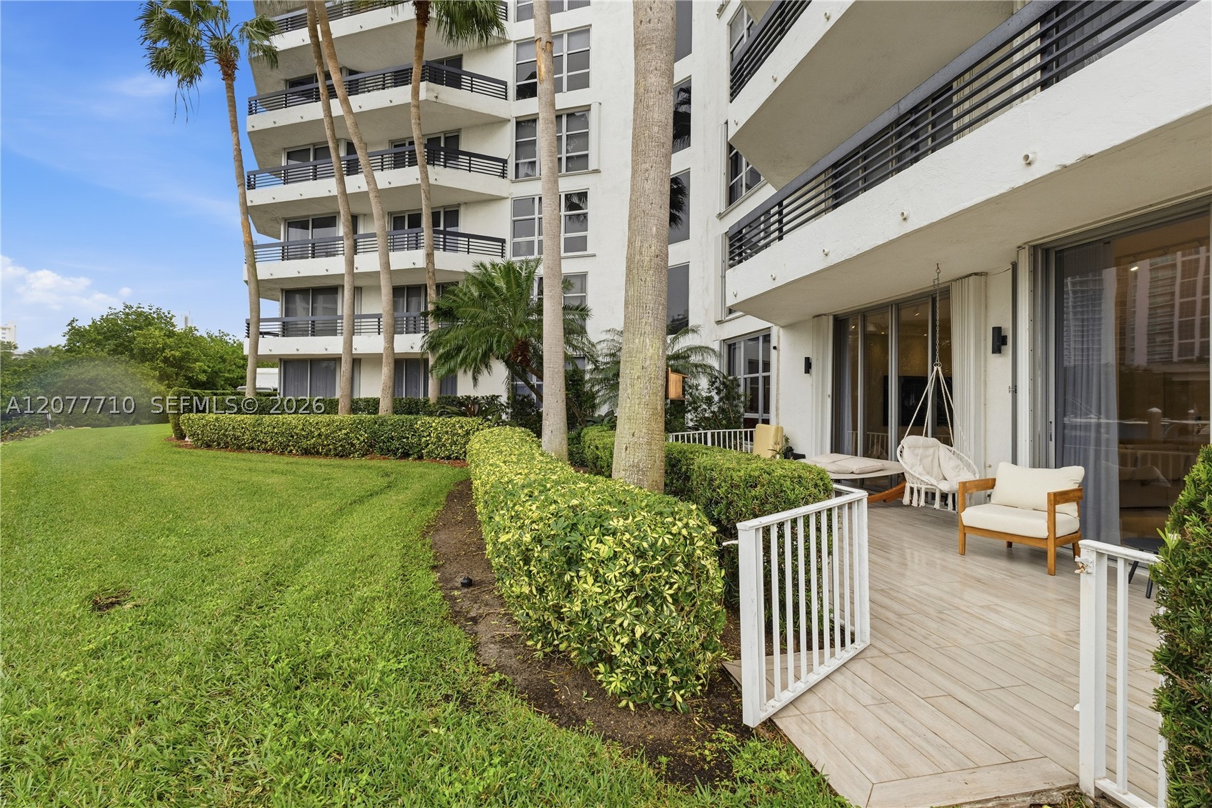 3500 Mystic Pointe Dr #104, Aventura FL 33180
