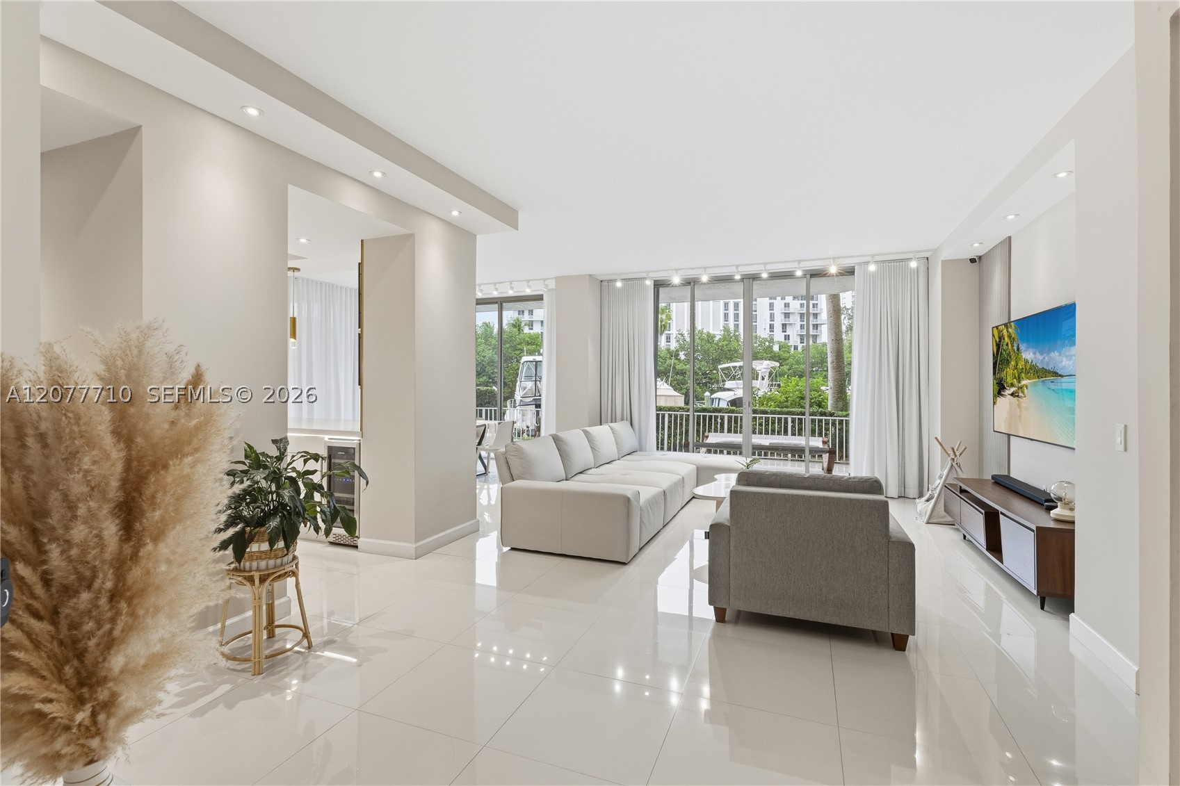 3500 Mystic Pointe Dr #104, Aventura FL 33180