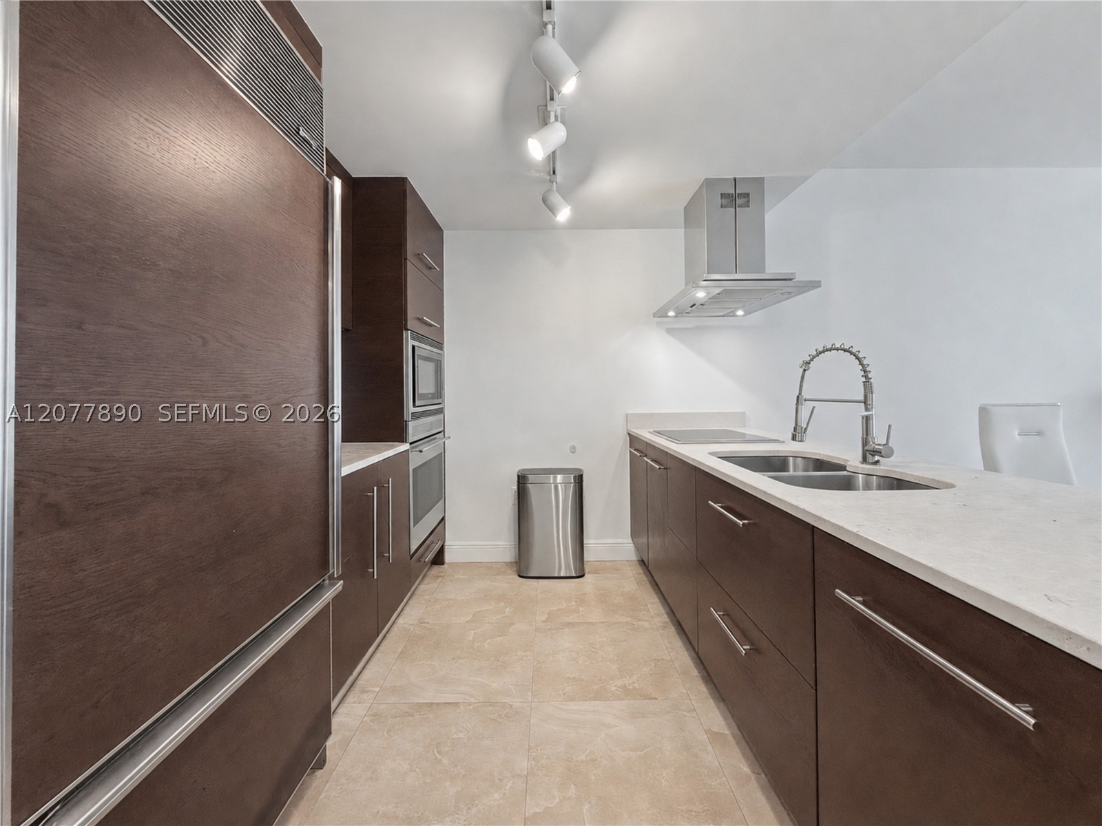 495 Brickell Ave #2707, Miami FL 33131
