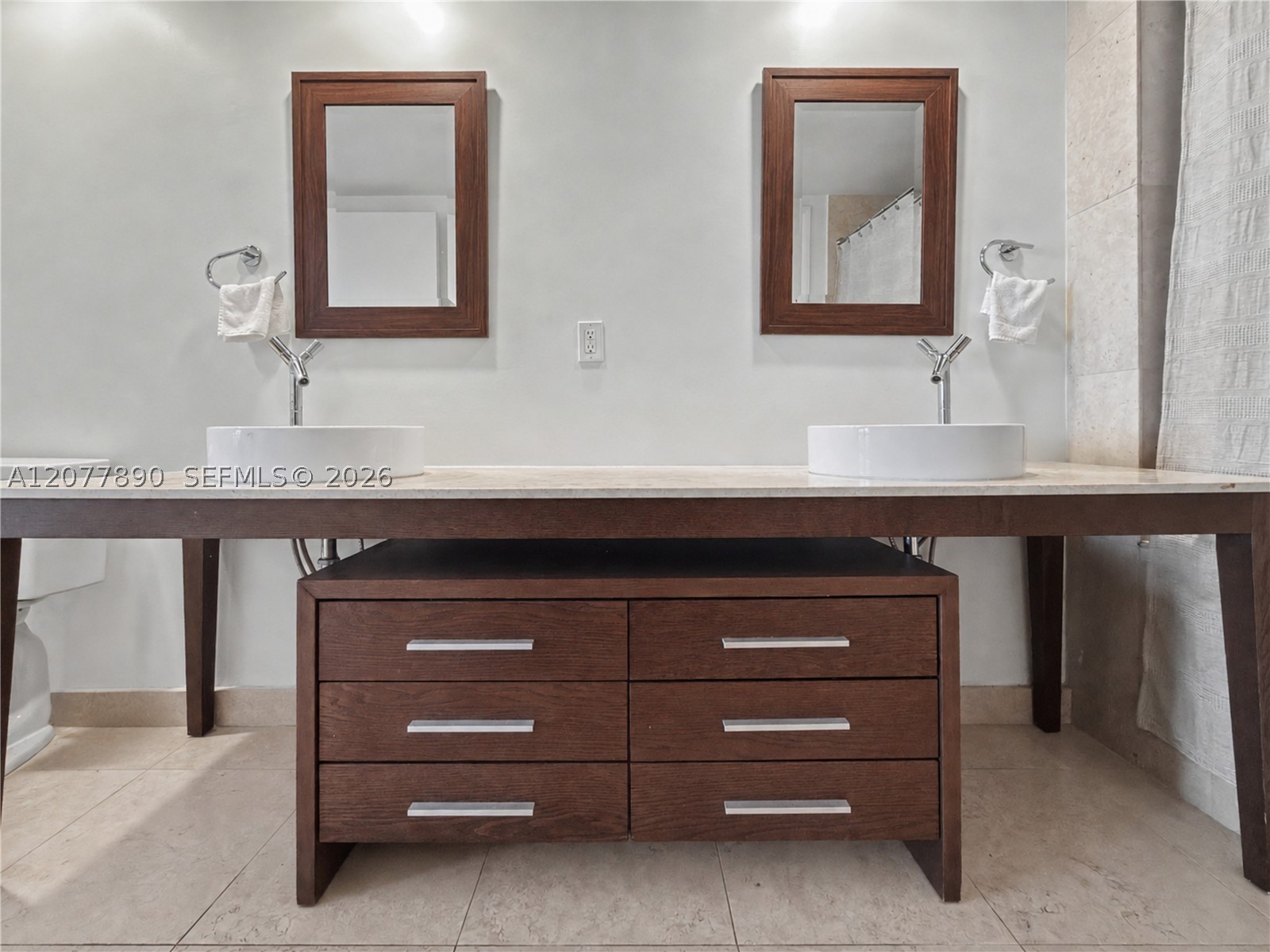 495 Brickell Ave #2707, Miami FL 33131