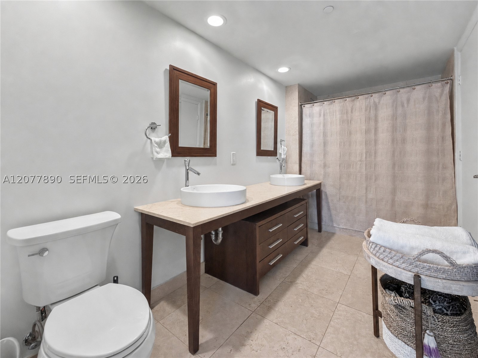 495 Brickell Ave #2707, Miami FL 33131