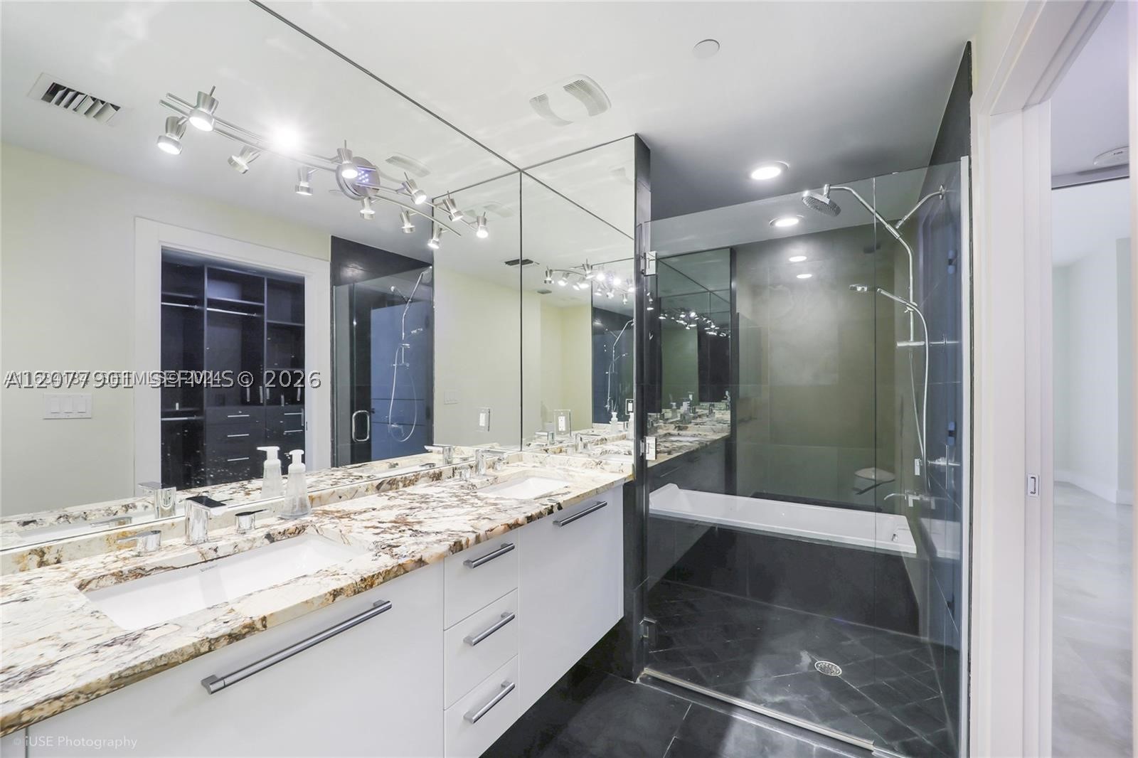 900 Biscayne Blvd #5001, Miami FL 33132