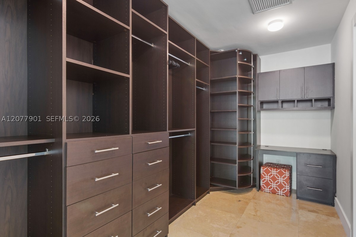 900 Biscayne Blvd #5001, Miami FL 33132