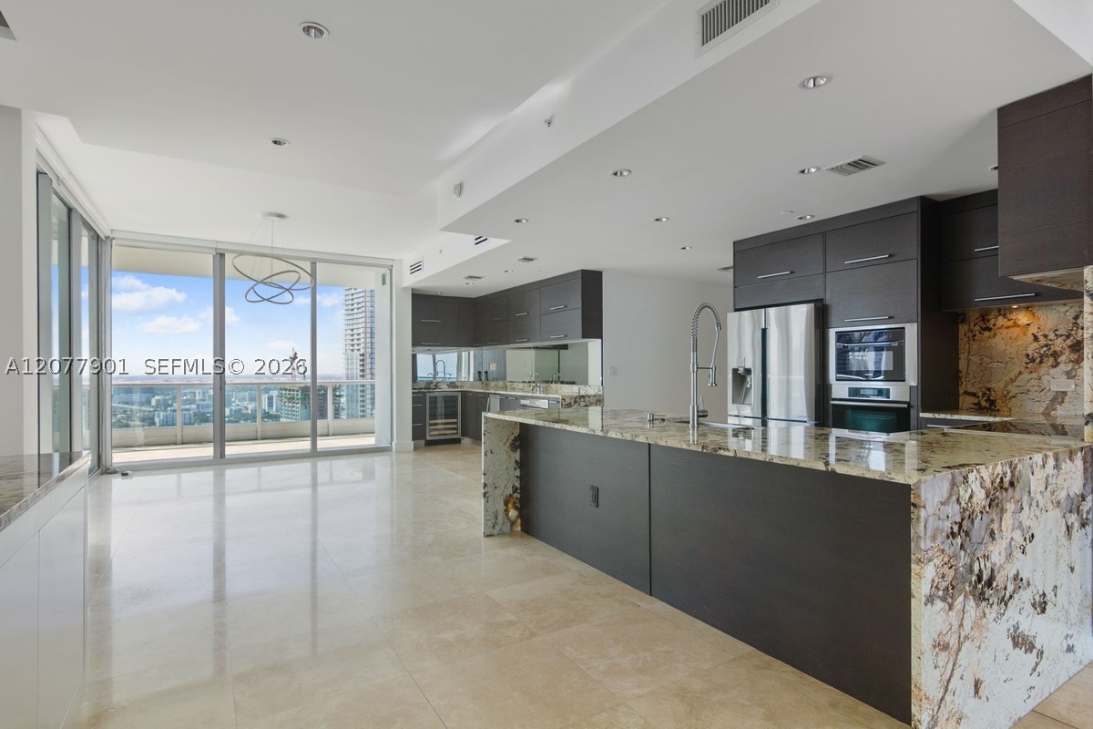 900 Biscayne Blvd #5001, Miami FL 33132