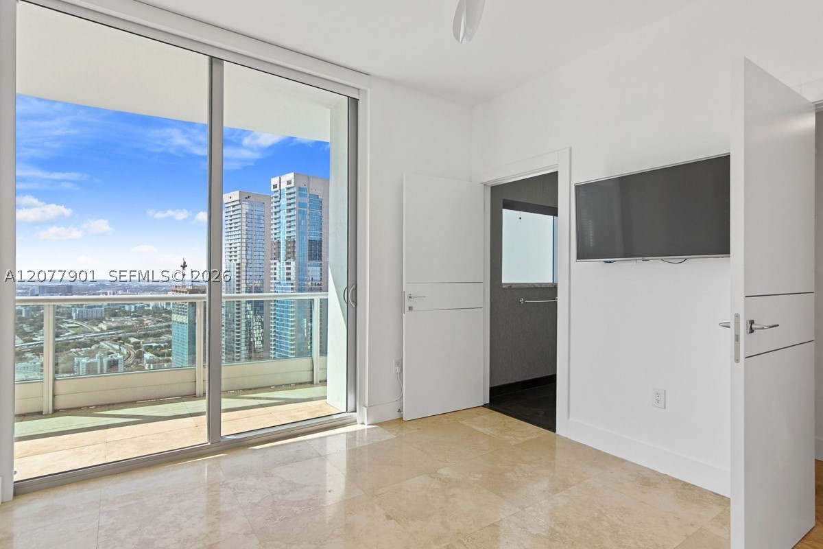 900 Biscayne Blvd #5001, Miami FL 33132