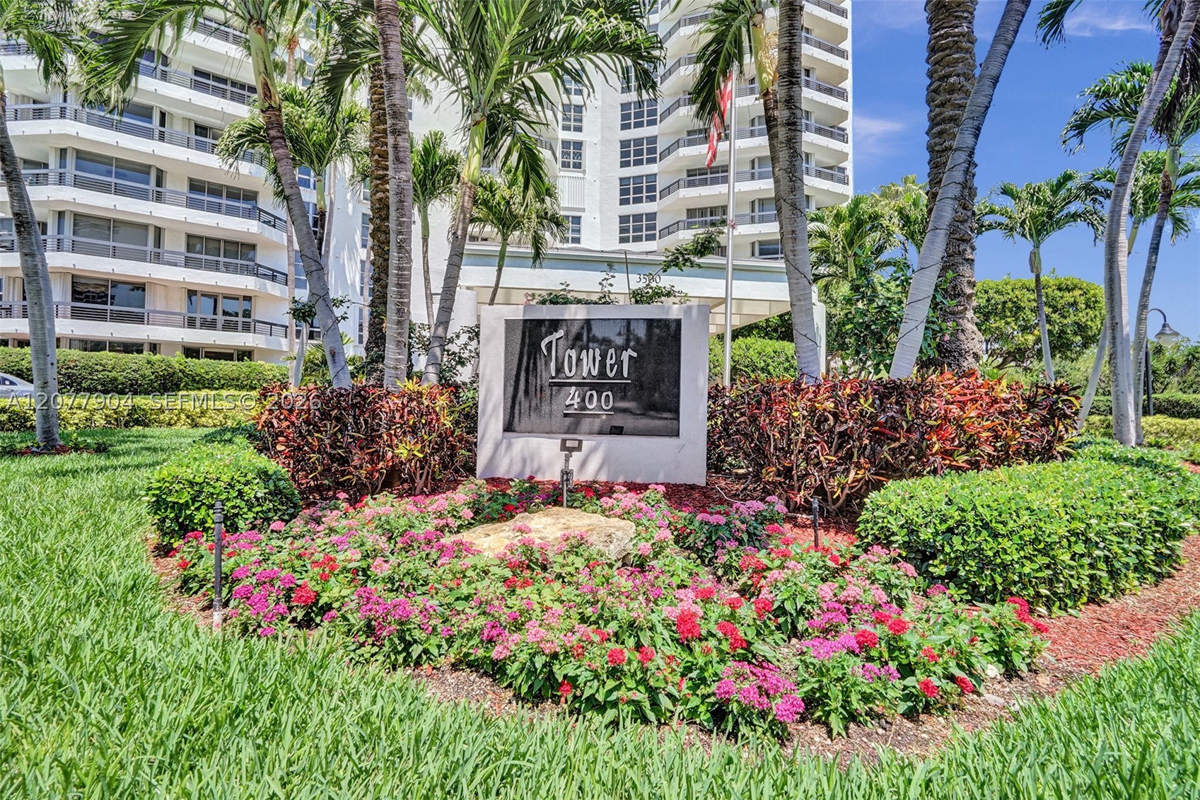 3500 MYSTIC POINTE DR #2202, Aventura FL 33180
