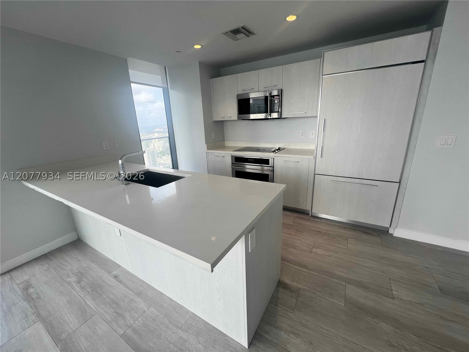 45 SW 9th St #3703, Miami FL 33130