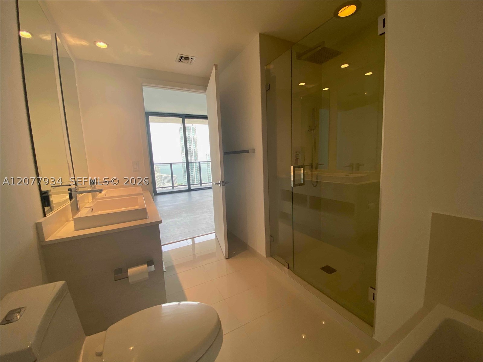 45 SW 9th St #3703, Miami FL 33130