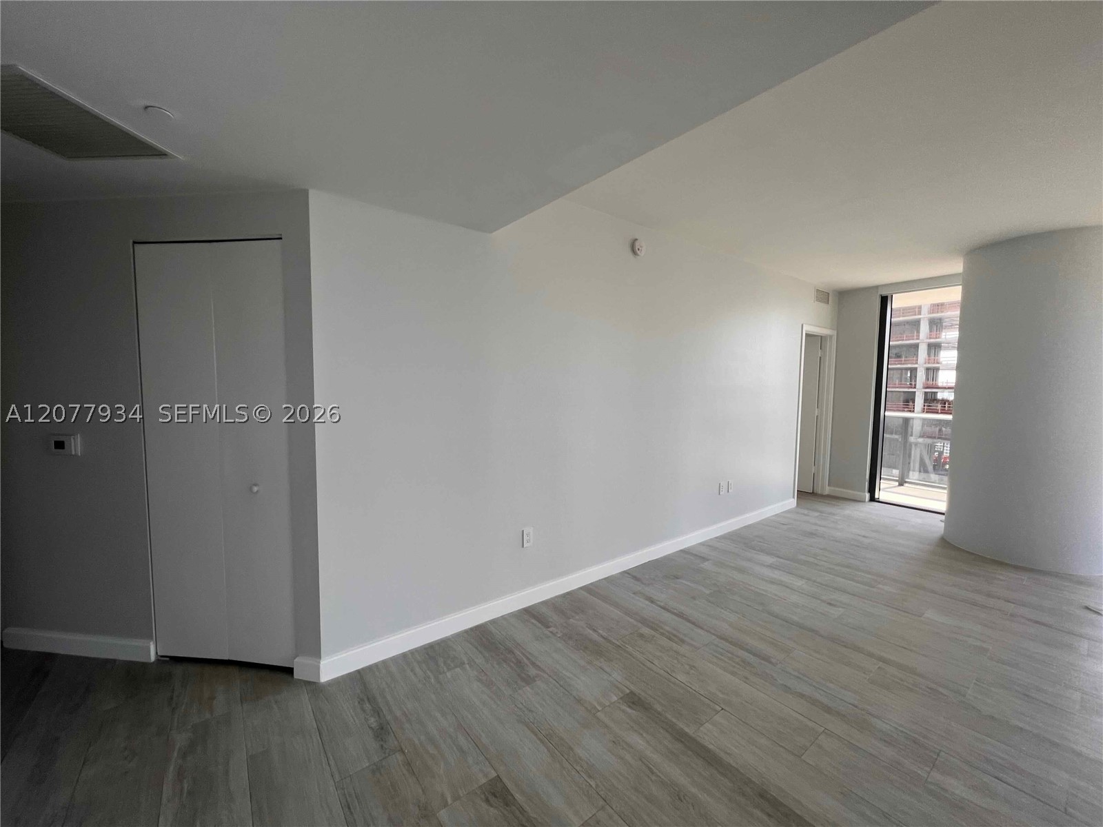 45 SW 9th St #3703, Miami FL 33130