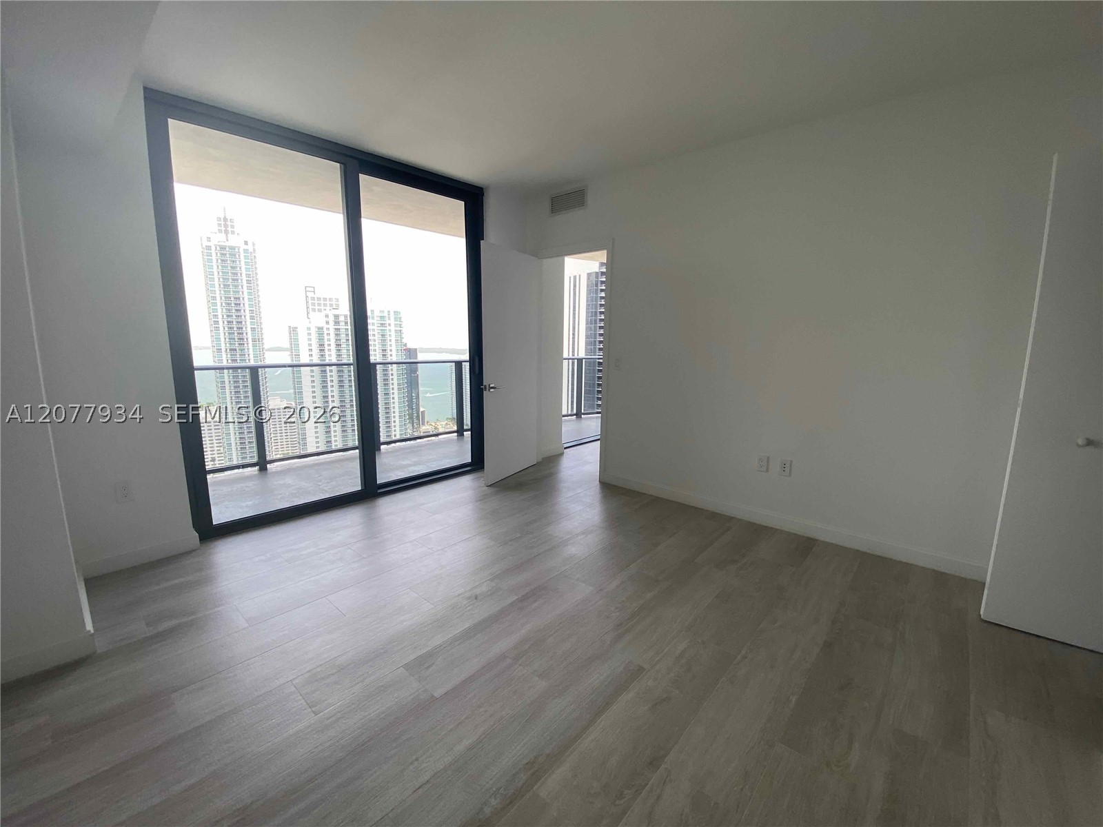 45 SW 9th St #3703, Miami FL 33130