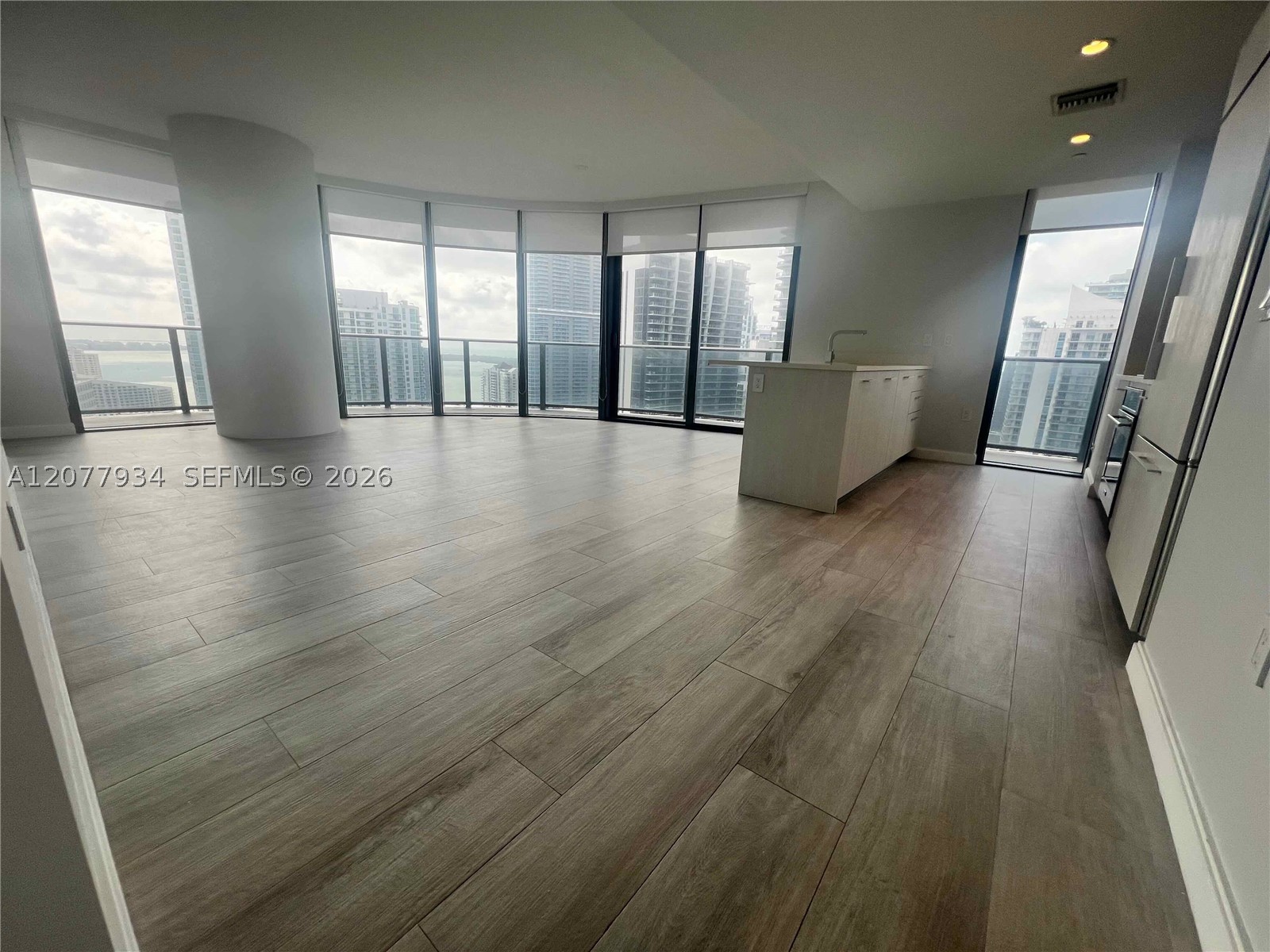45 SW 9th St #3703, Miami FL 33130