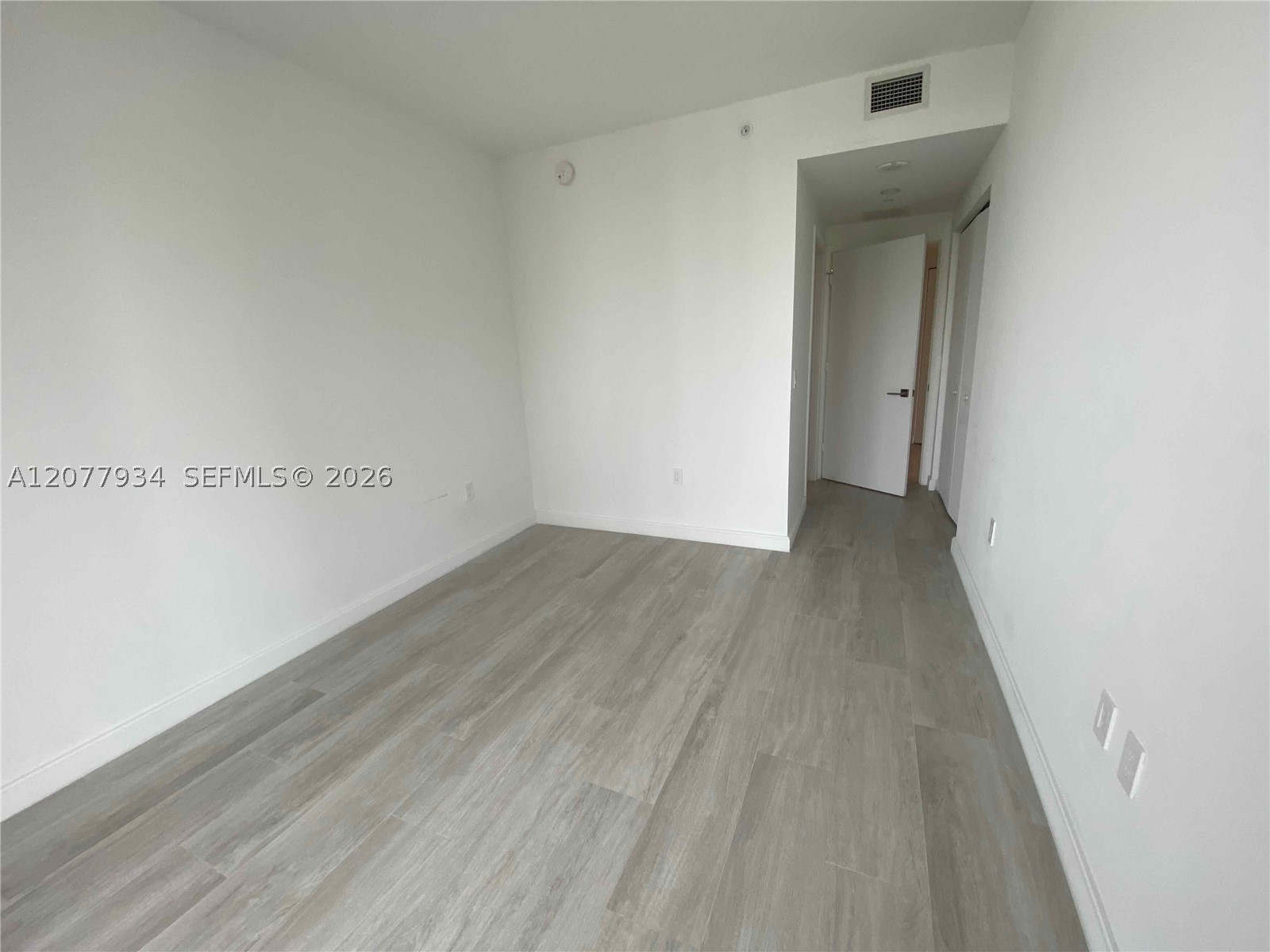 45 SW 9th St #3703, Miami FL 33130