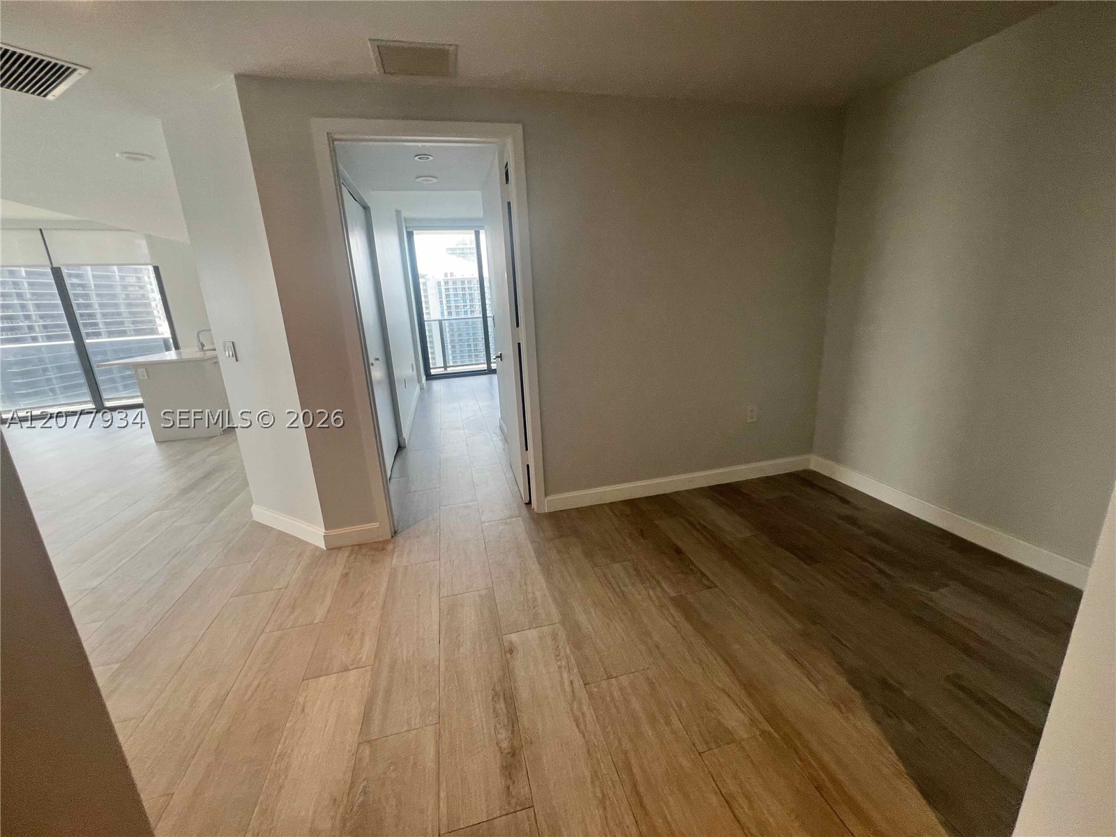 45 SW 9th St #3703, Miami FL 33130