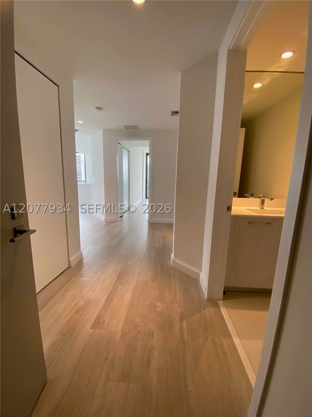 45 SW 9th St #3703, Miami FL 33130