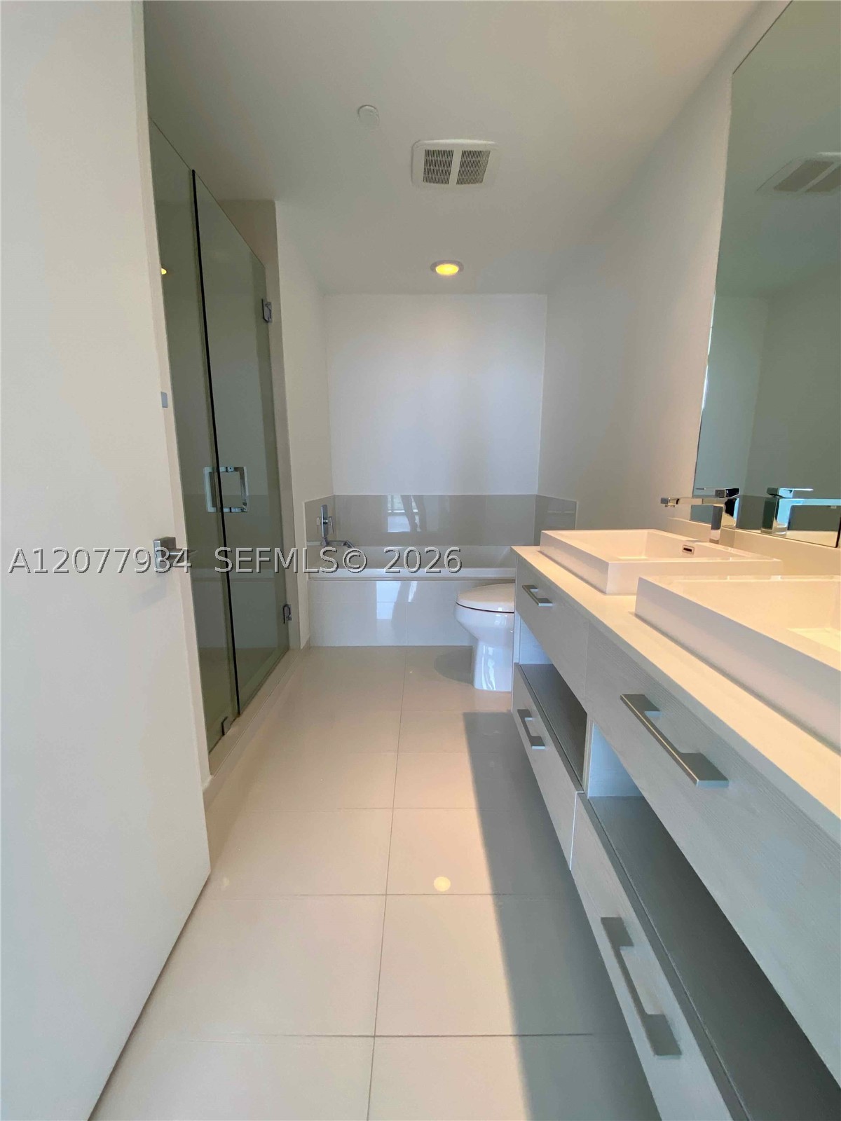 45 SW 9th St #3703, Miami FL 33130