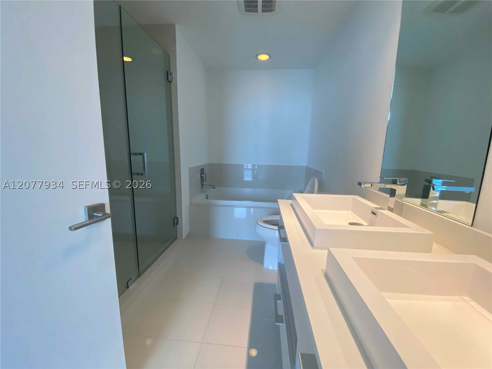 45 SW 9th St #3703, Miami FL 33130