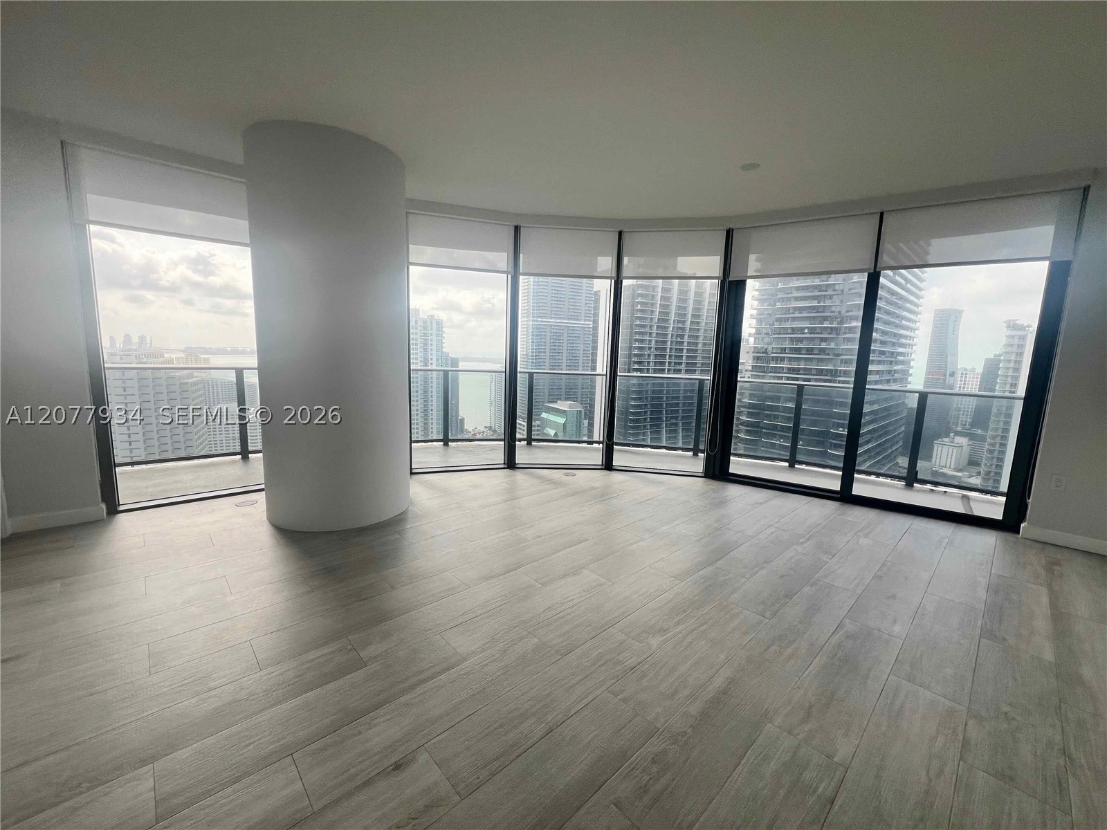 45 SW 9th St #3703, Miami FL 33130