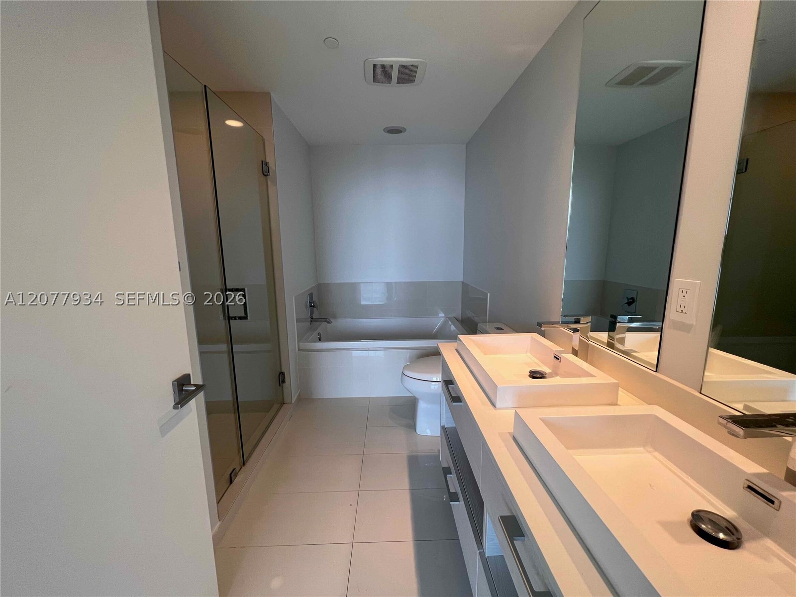 45 SW 9th St #3703, Miami FL 33130