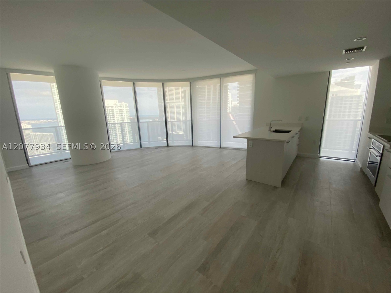 45 SW 9th St #3703, Miami FL 33130