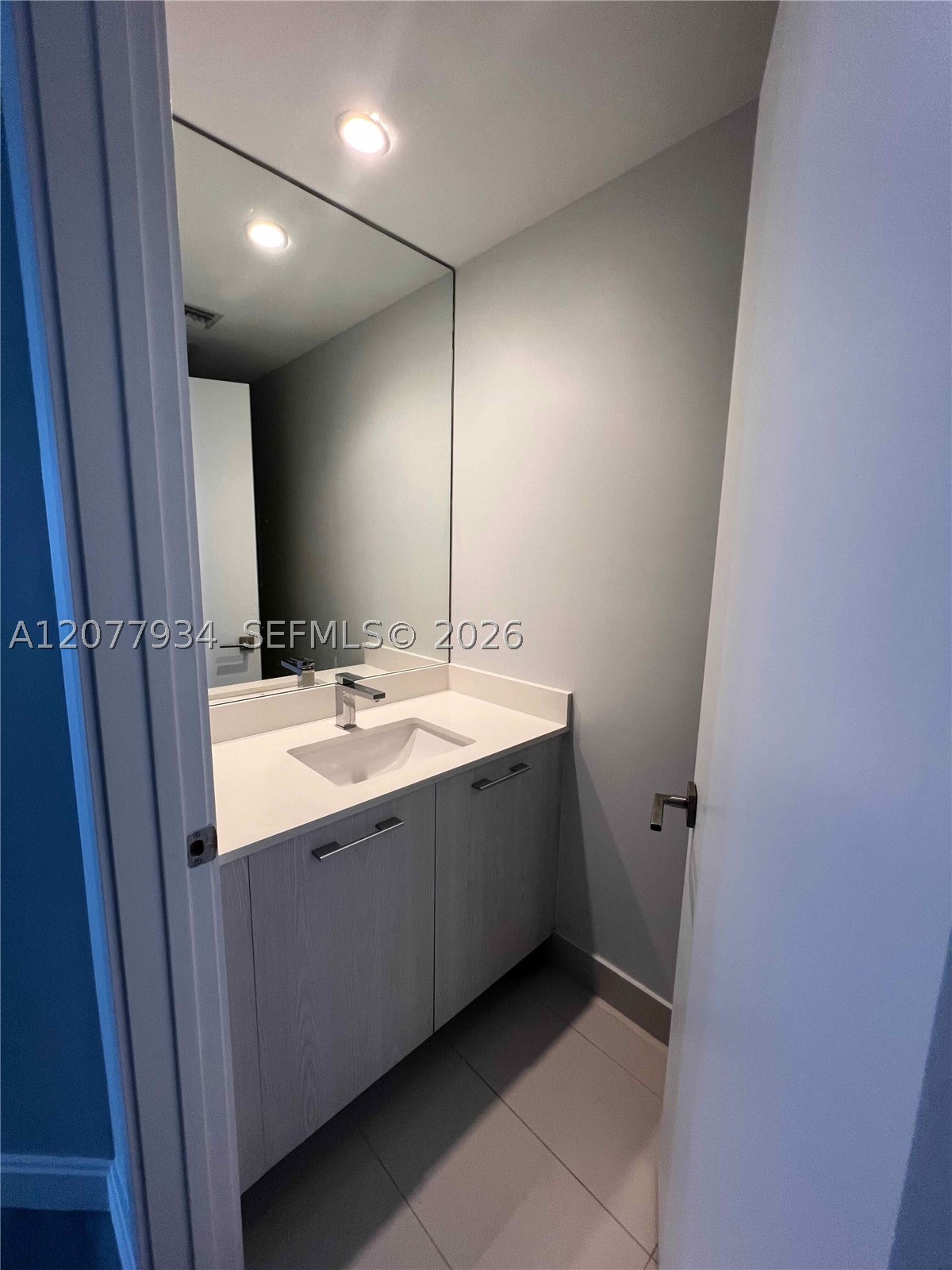 45 SW 9th St #3703, Miami FL 33130