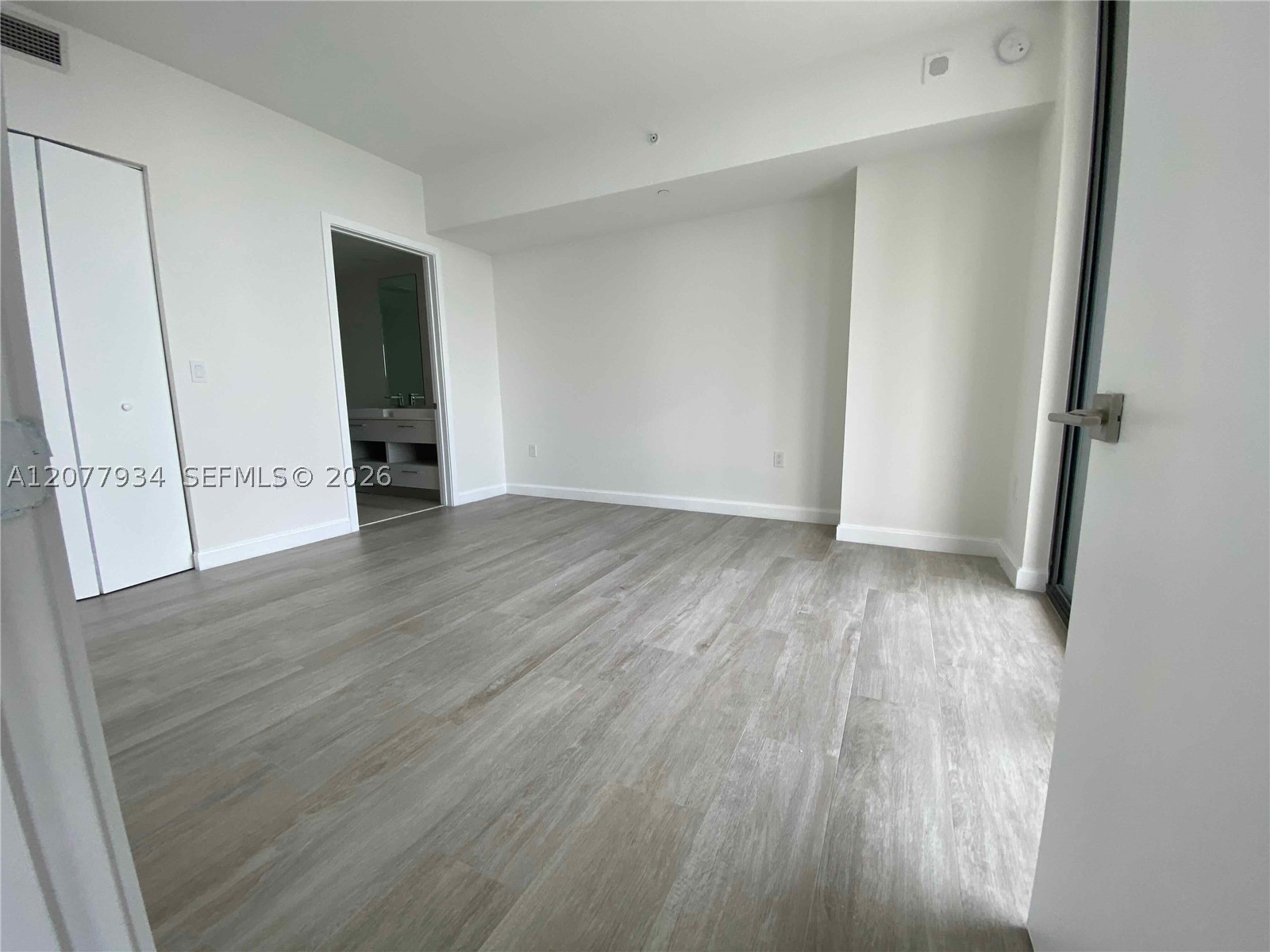 45 SW 9th St #3703, Miami FL 33130