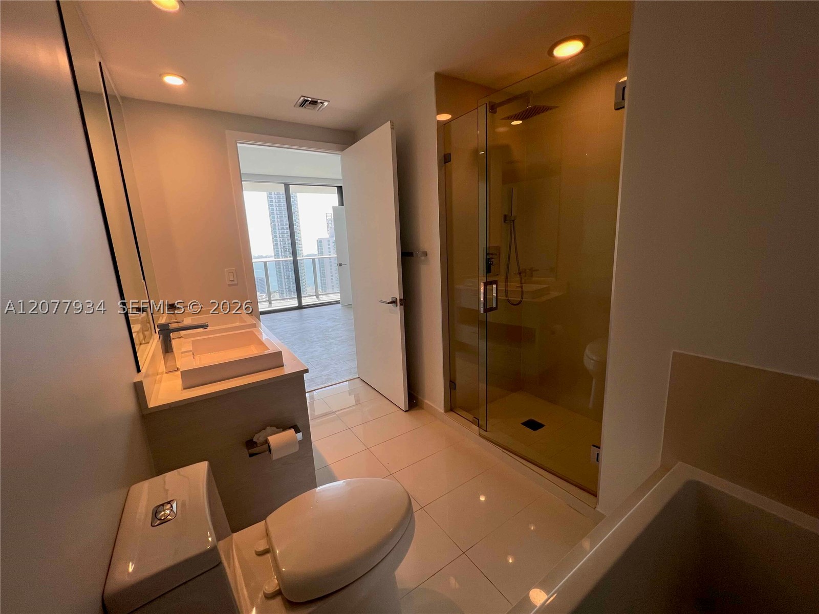 45 SW 9th St #3703, Miami FL 33130