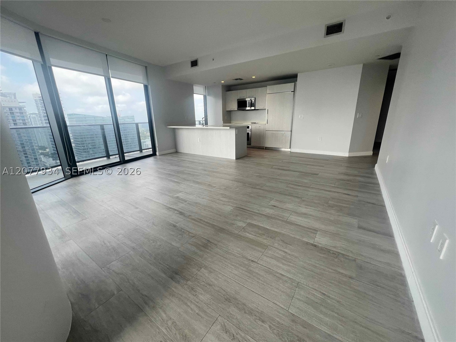 45 SW 9th St #3703, Miami FL 33130