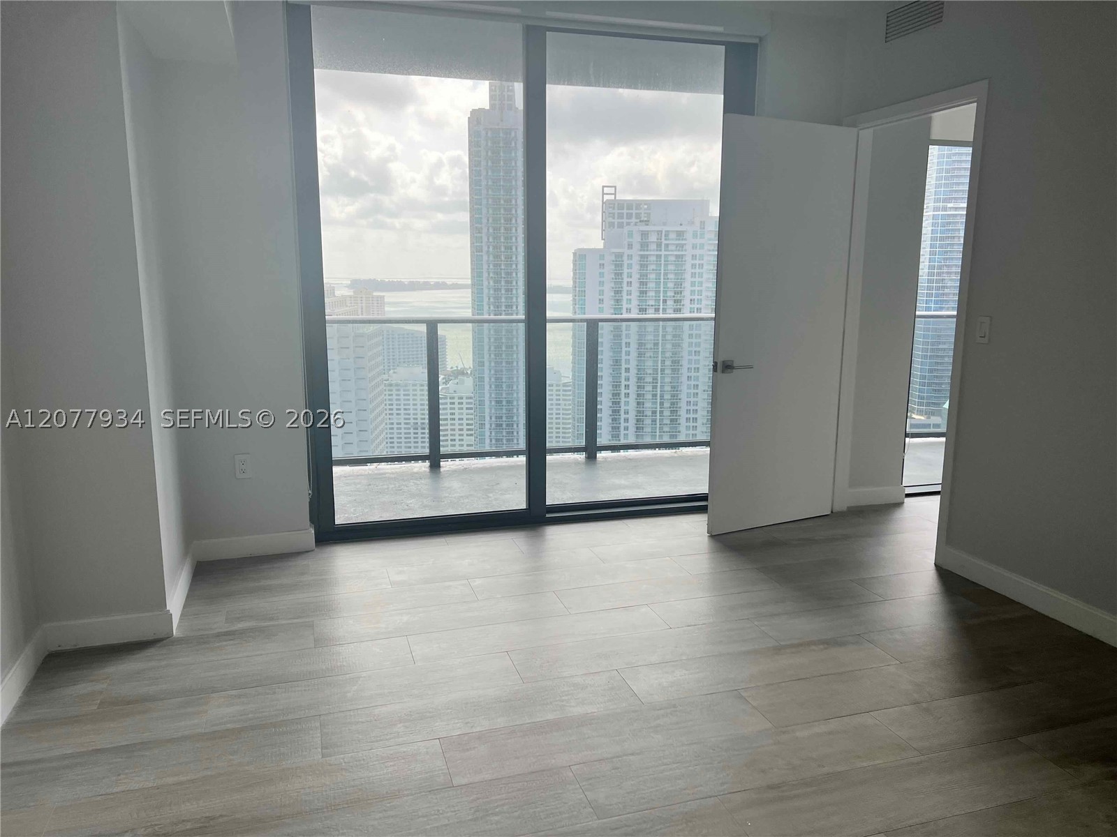 45 SW 9th St #3703, Miami FL 33130