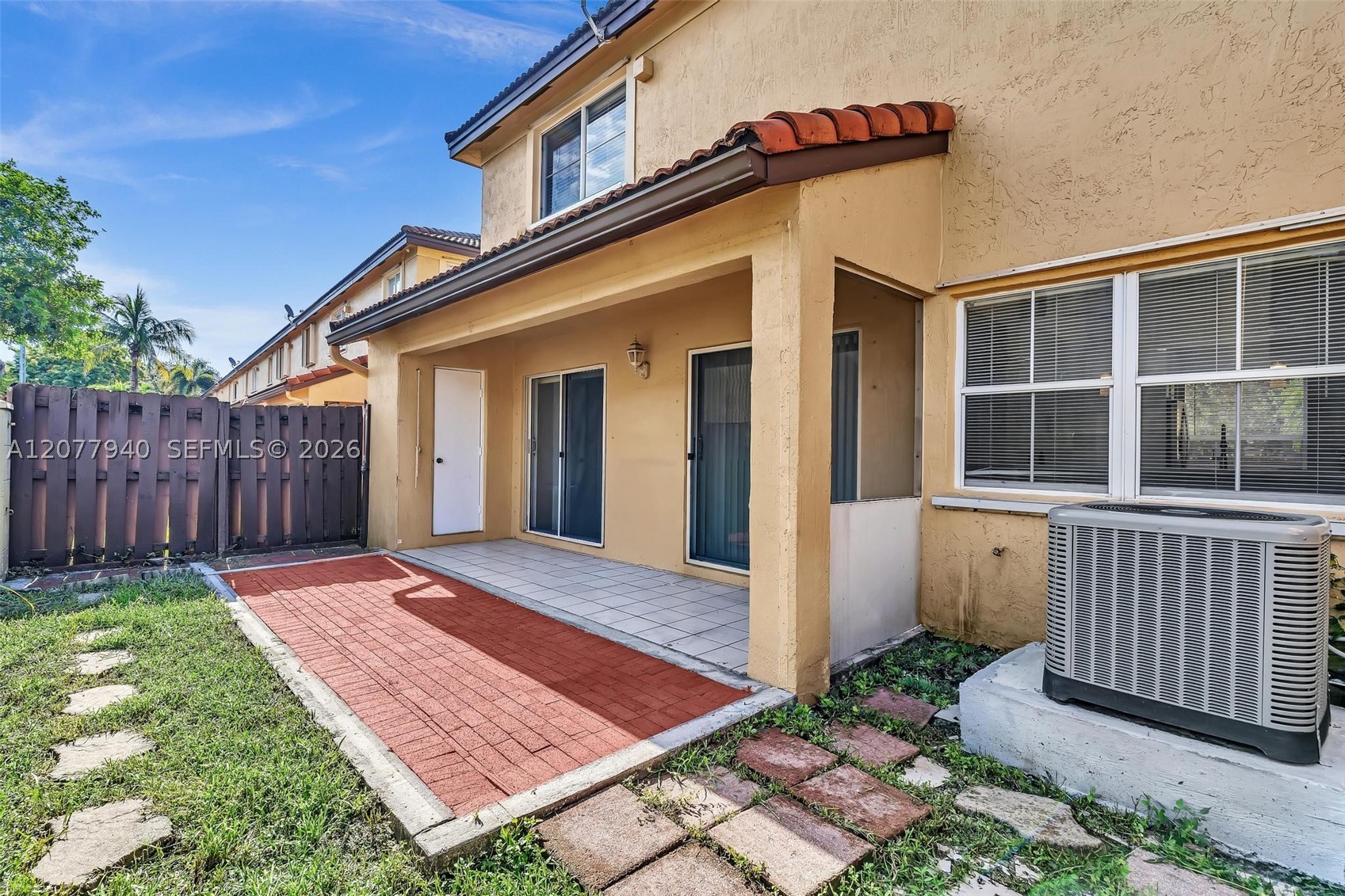13949 N Forest Oak Cir, Davie FL 33325