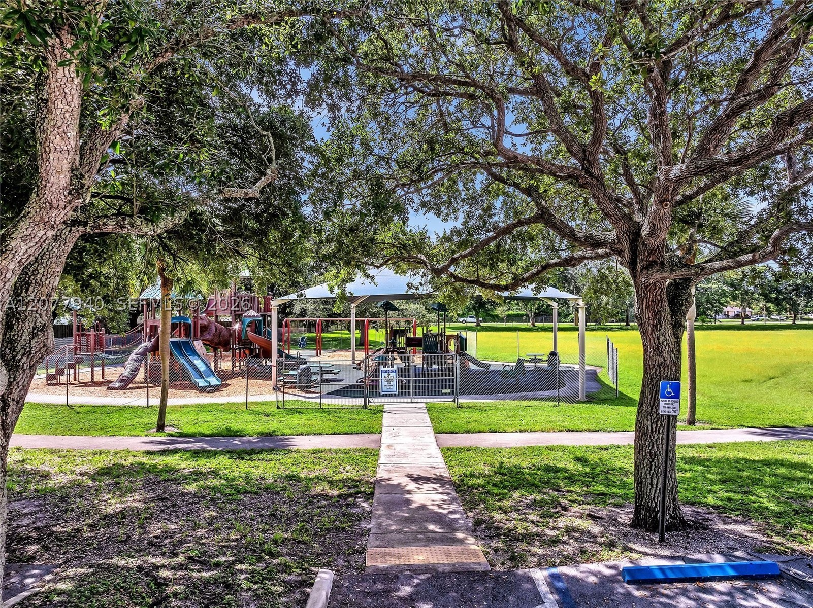 13949 N Forest Oak Cir, Davie FL 33325
