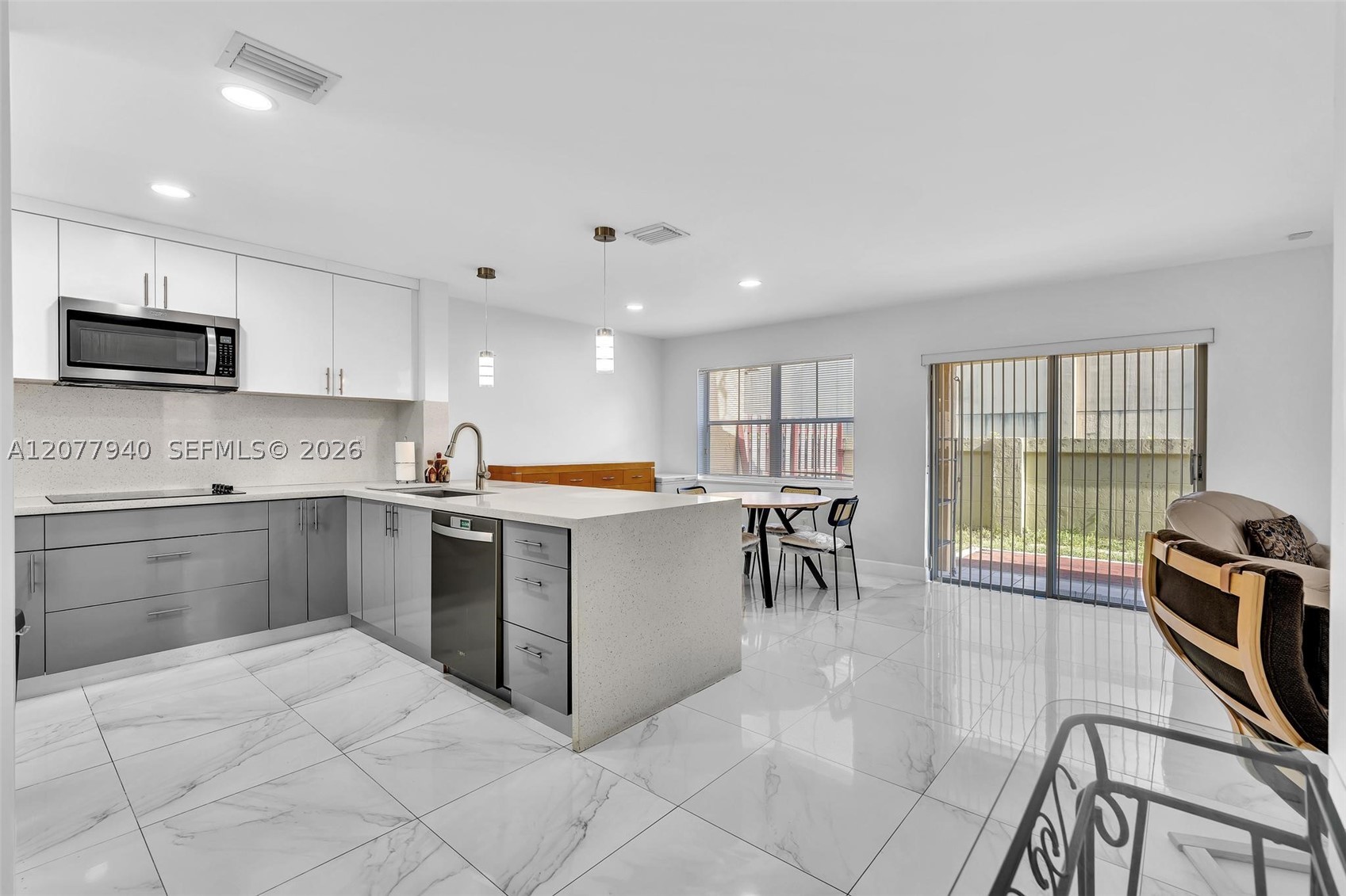 13949 N Forest Oak Cir, Davie FL 33325