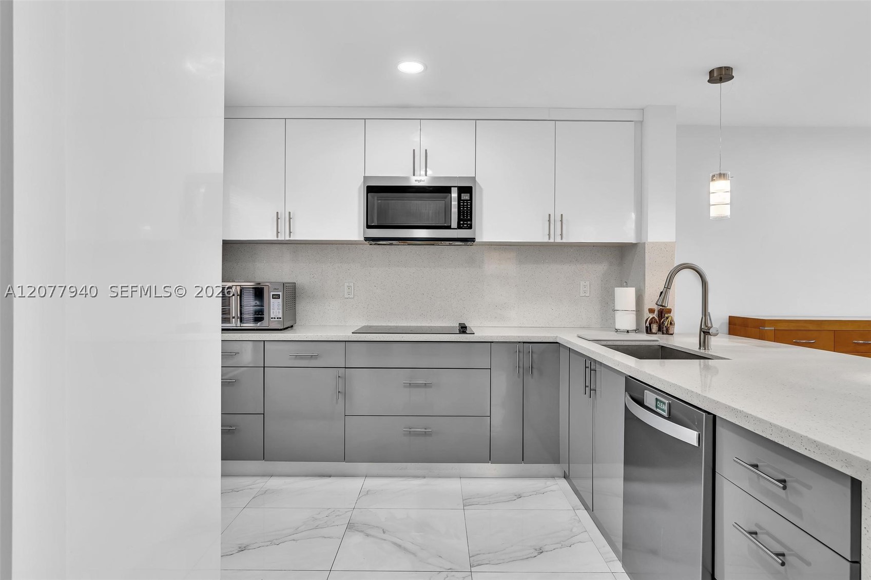 13949 N Forest Oak Cir, Davie FL 33325