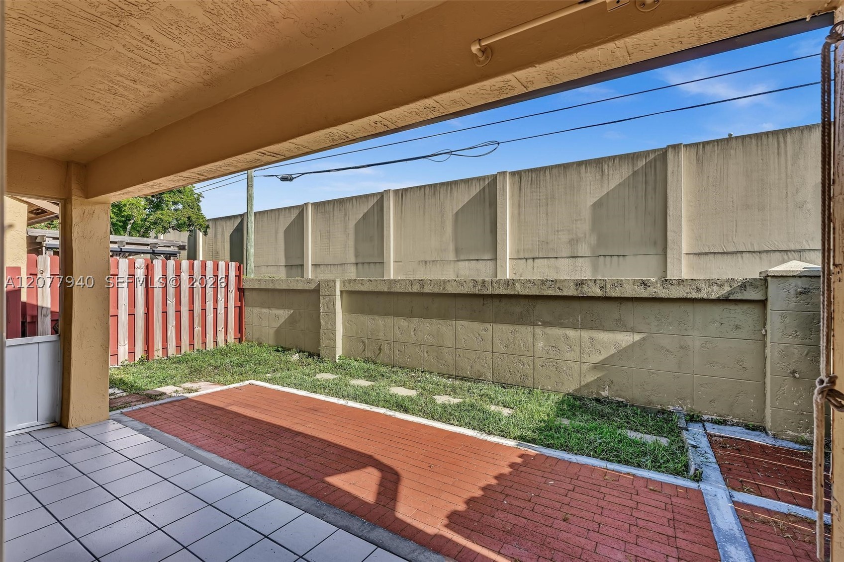 13949 N Forest Oak Cir, Davie FL 33325