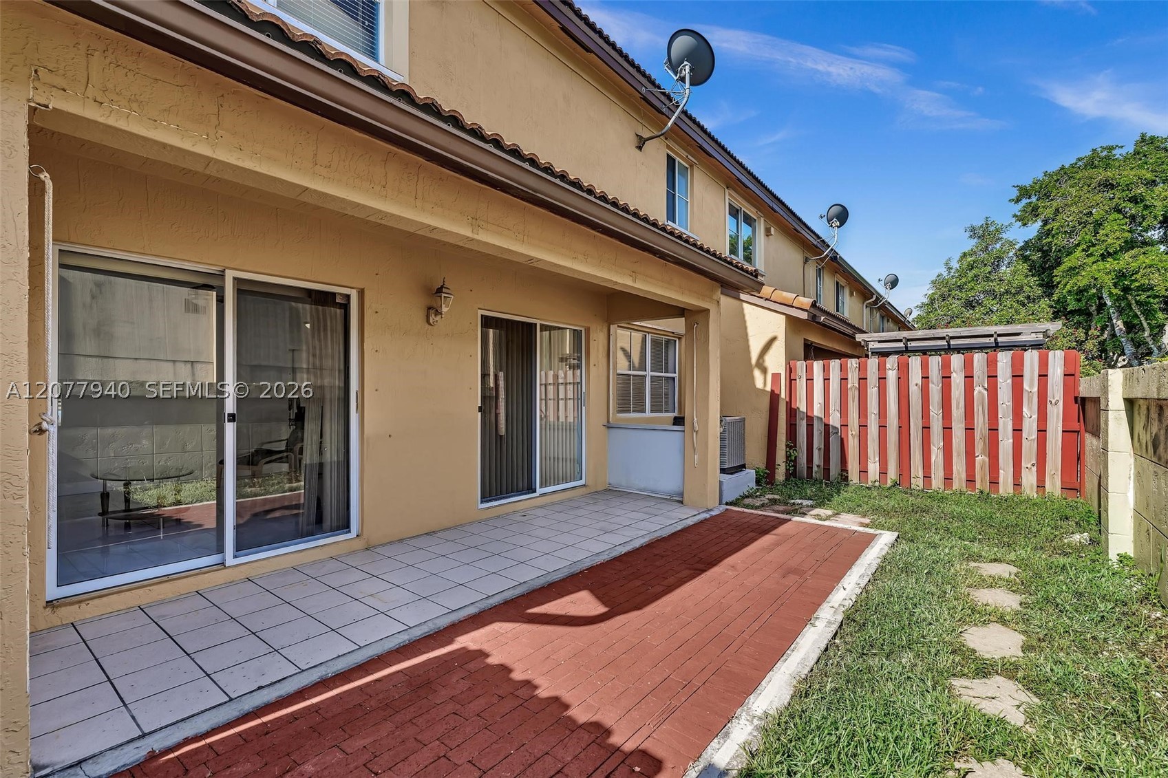 13949 N Forest Oak Cir, Davie FL 33325