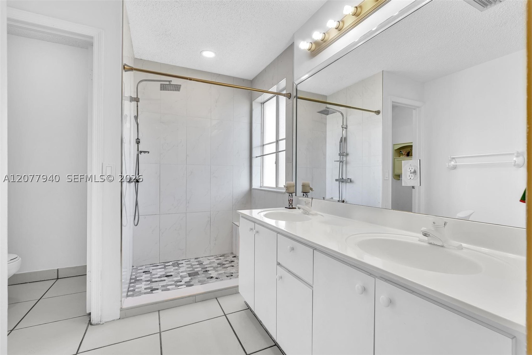 13949 N Forest Oak Cir, Davie FL 33325
