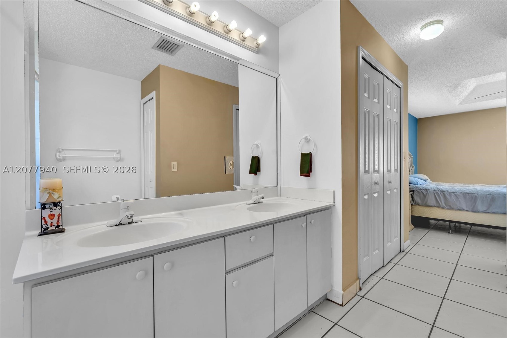 13949 N Forest Oak Cir, Davie FL 33325